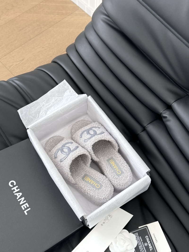 Ch**el slippers